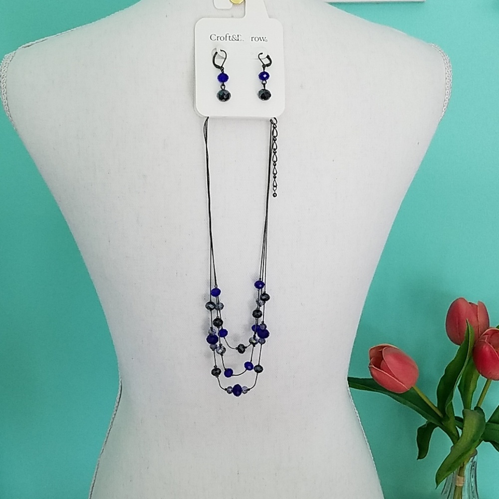 Necklace and earring set